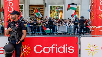 Manifestantes propalestinos en los alrededores de Atocha, este domingo.