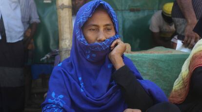 Golforaj Begum, una mujer rohingya de 54 años refugiada en el campo de Cox's Bazar, en Bangladés. Las organizaciones que trabajan aquí nos informaron de los síntomas del coronavirus y cómo mantener nuestra seguridad: no ir a otras habitaciones, mantener una distancia de dos metros con otros, no mezclarse en una multitud, lavarse las manos...", explica.