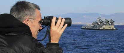 El secretario general de la OTAN, este jueves, durante un ejercicio de defensa a&eacute;rea de las Fuerzas Armadas griegas.