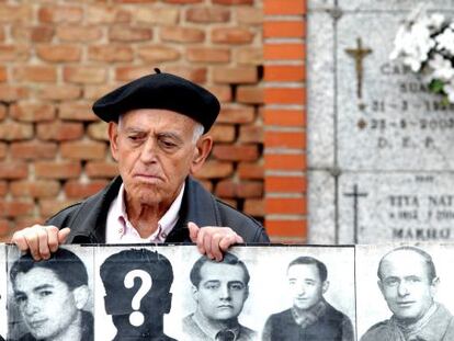 Homenaje a las v&iacute;ctimas del franquismo en La Almudena, en Madrid.