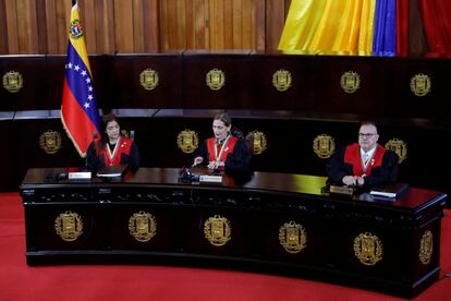 La presidenta del Tribunal Supremo de Justicia de Venezuela, Caryslia Rodríguez, informa este jueves de los resultados de las elecciones presidenciales, En Caracas.