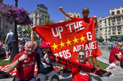 Aficionados del Liverpool en la ciudad de Kiev (Ucrania) antes de la final de la Champions League, el 26 de mayo de 2018.