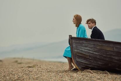 Saoirse Ronan y Billy Howle, en el filme.