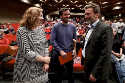 De izquierda a derecha, María Jesús Alonso, Alberto Garzón y Mauricio Valiente, esta mañana.