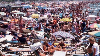 Una playa de Palma de Mallorca en 1978.