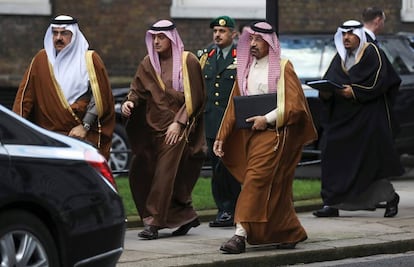 Khalid al Falih, ministro saudí de Energía, con otros dirigentes.