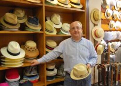 Luis Bobes es el artífice del salto digital que ha dado la sombrerería en los últimos cinco años.