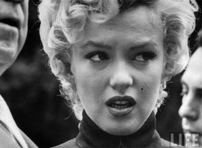 Marilyn Monroe minutos después de anunciar su divorcio de Joe DiMaggio en 1954.