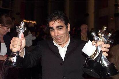 El director de <i>Ciudade baixa</i>, Sergio Machado, tras recibir ayer los premios a su película en el Festival de Cine Iberoamericano de Huelva.