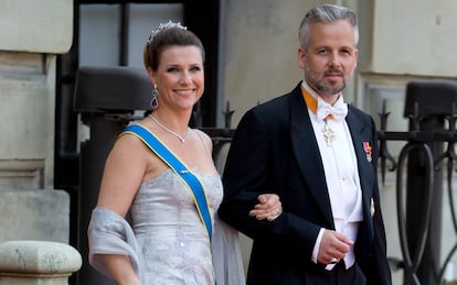 La princesa Marta Luisa y su entonces marido Ari Behn, en la boda del príncipe Carlos Felipe de Suecia, el 13 de junio de 2015. 