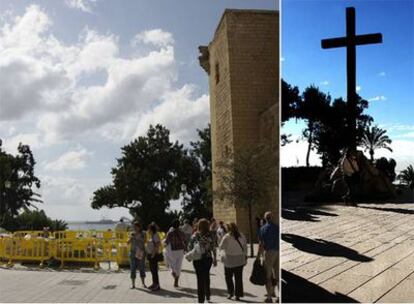 Varios turistas pasan junto al lugar, vallado, donde hasta ayer estaba  la Cruz de los Caídos. A la derecha, una imagen antigua del símbolo.