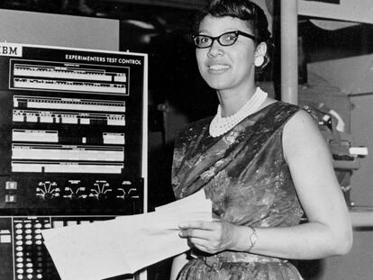 Melba Roy, responsable del grupo de matemáticos de la NASA en 1958, momento en que se les empezaba a llamar informáticos.