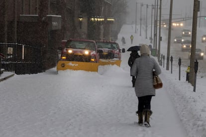 Uma rua cheia de neve em Boston.