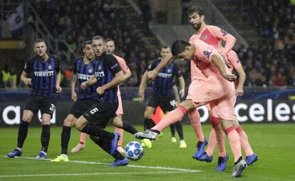 Luis Suárez durante una acción contra el Ínter de Milán.