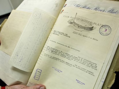 Documento fechado el 7 de agosto de 1953 que prueba que el club argentino River Plate acordó la venta de Di Stéfano con el Barcelona.