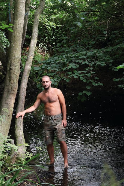 Mark Boyle, antes empresario, desterró el dinero de su vida y se mundó a una granja cerca de Bath (Inglaterra), donde vive en una furgoneta.