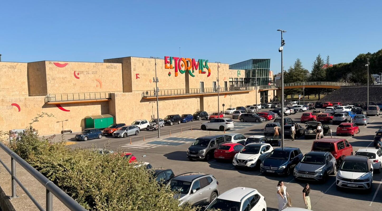 El fondo inmobiliario del Santander se estrenará con la compra de un centro comercial en Salamanca