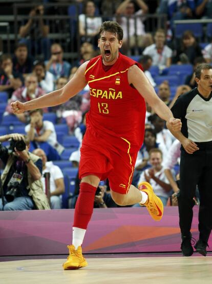 Marc Gasol celebra una canasta.