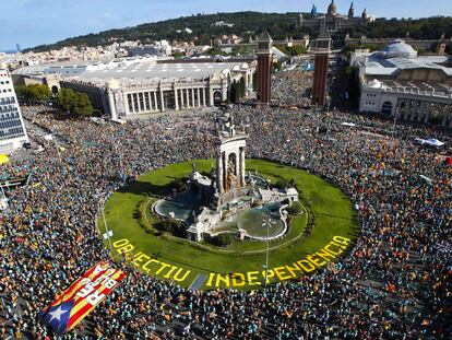 Vista general de la plaça d'Espanya durante la Diada.