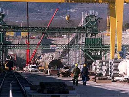 Aspecto que presentaban ayer las obras en el túnel del AVE que atravesará la sierra de Guadarrama, a la altura de Soto del Real.