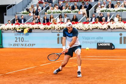 Draper devuelve de revés en un instante de la final.