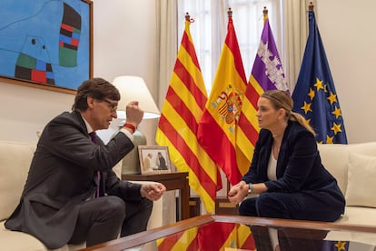 El presidente de la Generalitat, Salvador Illa, con la presidenta del Govern balear, Marga Prohens, el viernes antes del Consejo de Política Fiscal y Financiera (CPFF).