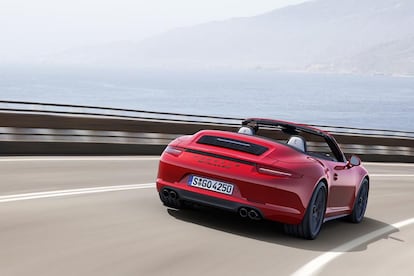 Las cuatro nuevas variantes de 911 llegarán a los Centros Porsche españoles a principios de noviembre de 2014 a un precio final de:  - 911 Carrera GTS: 135.339 €  - 911 Carrera GTS Cabriolet: 149.865 €  - 911 Carrera 4 GTS: 143.484 €  - 911 Carrera 4 GTS Cabriolet: 158.010 €