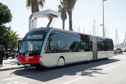 Endesa X se involucró en la instalación del primer cargador ultrarrápido de 500 kilovatios (kW) para pantógrafo estándar en Barcelona. Desde entonces ha desplegado más de 280 puntos de recarga para e-Bus en la ciudad.