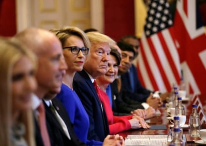El presidente de los Estados Unidos, Donald Trump, asiste a una mesa redonda de negocios en el Palacio de St. James en Londres (Reino Unido), este martes. El mandatario se reúne con la primera ministra, Theresa May, en el segundo día de una visita de estado que ha sido acompañada por protestas masivas.