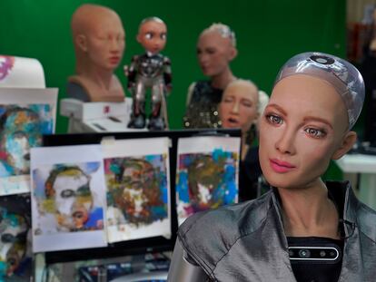 La robot Sophia, en el estudio de Hanson Robotics en Hong Kong en marzo de 2021.