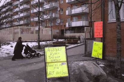 Un bloque de viviendas de inmigrantes en el barrio de Rinkeby, cerca de Estocolmo.