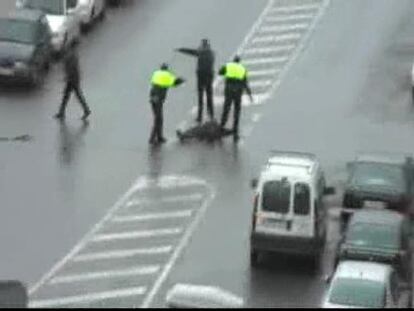 Impresionantes imágenes del momento del tiroteo en el atraco fallido que ocurrió ayer en Petrer (Alicante)