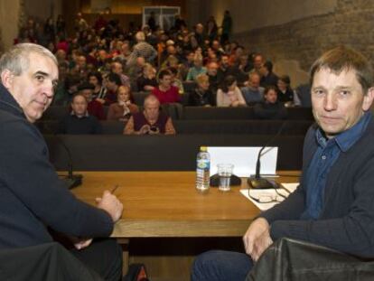 Josu Beaumont (i) y Rufi Etxeberria, de Sortu, el martes.