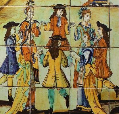 Dones ballant al segle XVIII en el plafó ceràmic conegut com "de la xocolatada".
