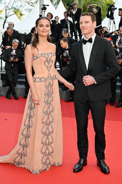 Alicia Vikander, con vestido de Louis Vuitton, y su marido el también actor Michael Fassbender.