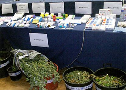La red distribuía sustancias dopantes y drogas a través de Internet y se han efectuado 13 registros en ocho provincias.