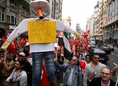 Los funcionarios de Justicia se manifiestan en la Gran Vía madrileña