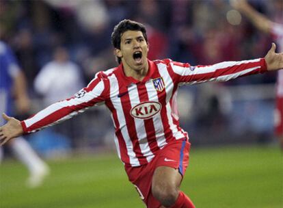 Agüero celebra un gol