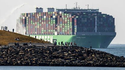 El portacontenedores más grande del mundo, Ever Alot, de la compañía Evergreen, se acercaba al puerto de Róterdam (Países Bajos) en agosto de 2022.