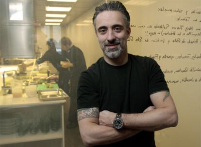 El cocinero Sergi Arola apuesta por lo que denomina un concepto más "casual" para superar la crisis.