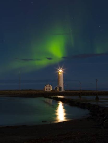 El faro de Grótta, en Seltjarnarnes, cerca de Reikiavik, en Islandia.