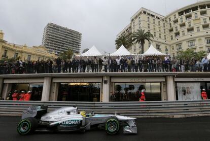 Rosberg rueda en Montecarlo.