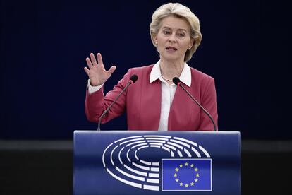 La presidenta de la Comisión Europea, Ursula von der Leyen, interviene en la sesión de este miércoles en el Parlamento Europeo en Estrasburgo.