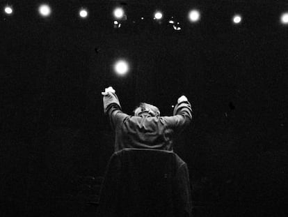 El compositor y director franc&eacute;s Pierre Boulez, durante un ensayo en la Ciudad de la M&uacute;sica de Par&iacute;s en 2000. 