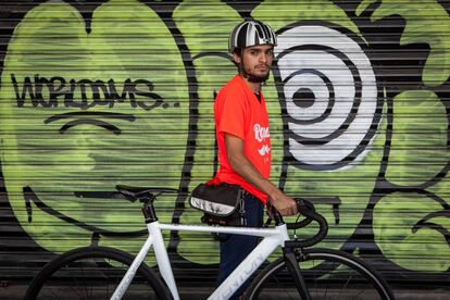 &Aacute;ngel Luna, uno de los repartidores de Rappi en la Ciudad de M&eacute;xico.