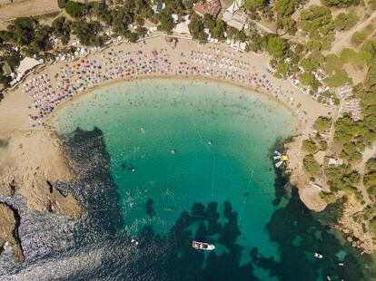 La playa de Cala Bassa en Ibiza.