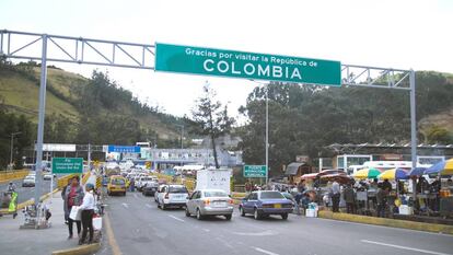 Los venezolanos pasan a diario por el puente de Rumichaca, el paso entre Colombia y Ecuador.
