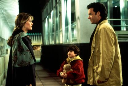 Algo para recordar. (Nora Ephron, 1993). Meg Ryan, cuando todavía no había descubierto las virtudes- y los peligros-del bisturí quirúrgico acostumbraba a darnos estas encantadoras comedias de ambiente navideño y con sus pequeñas dosis de feminismo para todos los públicos. Si le añadimos unas excelentes bandas sonoras hay que reconocer que el resultado final resultaba bastante distraído. Hasta conseguía que se nos escapara alguna lagrimita.