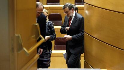 Rajoy, a la salida de la reunión del PP en el Senado la semana pasada.