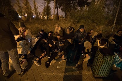 People sleep on the street to be able to request asylum in Madrid.